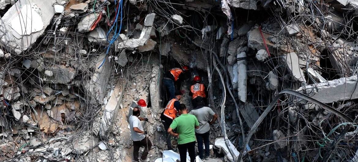 اوتشا: دفن جثامين 50 شخصا بعد انتشالهم من الأنقاض بغزة وأسر تواجه ظروفا معيشية كارثية